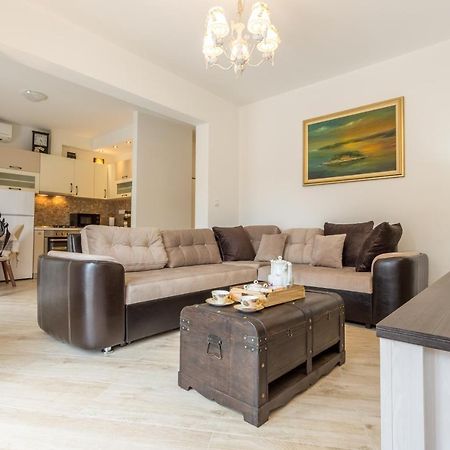 Villa Capitis In The Center- Luxury Apartment With Swimming Pool Hvar Town Exterior photo