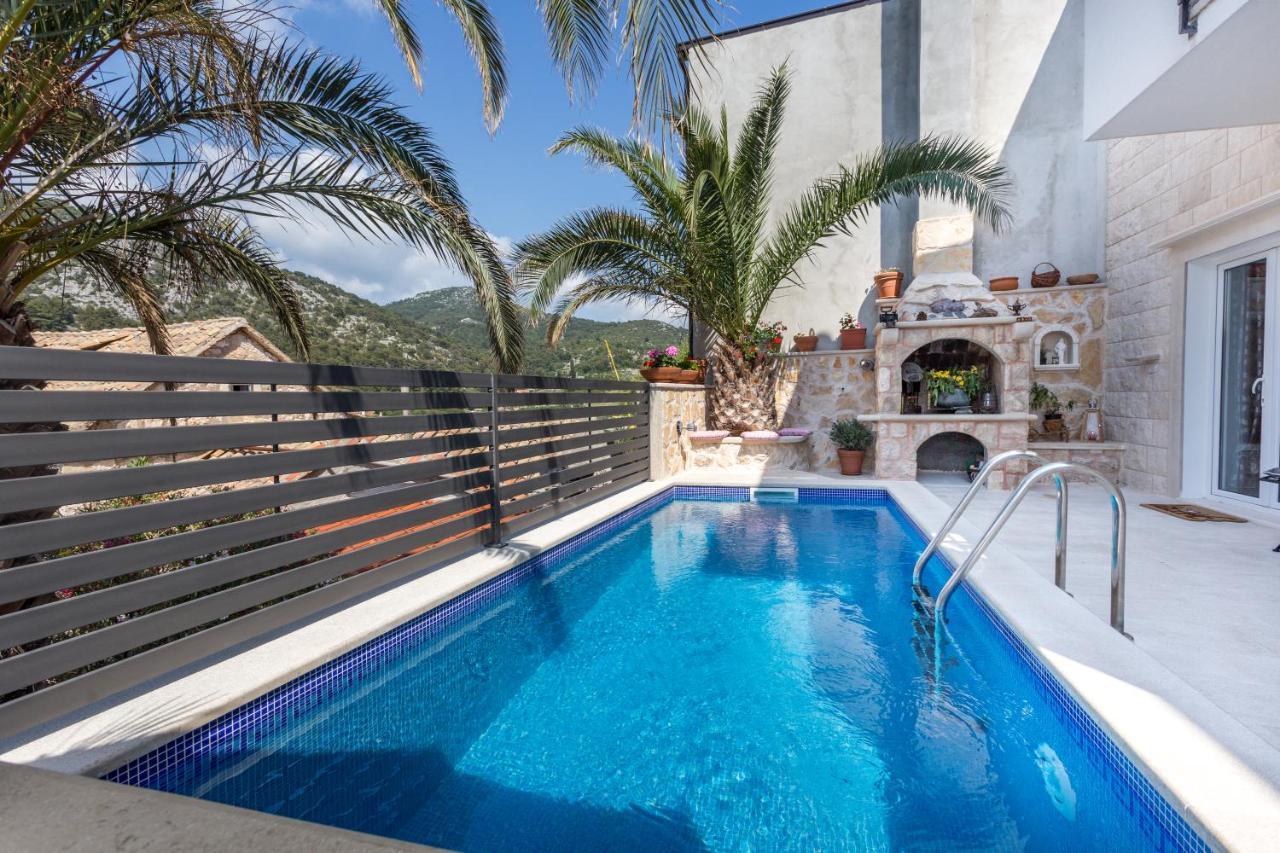 Villa Capitis In The Center- Luxury Apartment With Swimming Pool Hvar Town Exterior photo